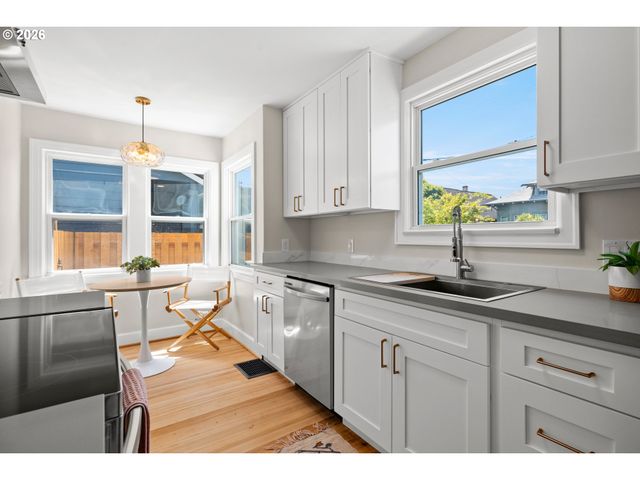 4910 Se 65TH Ave, Portland, OR 97206
