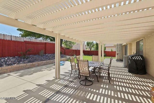 2028 W Avenue K10, Lancaster, CA 93536