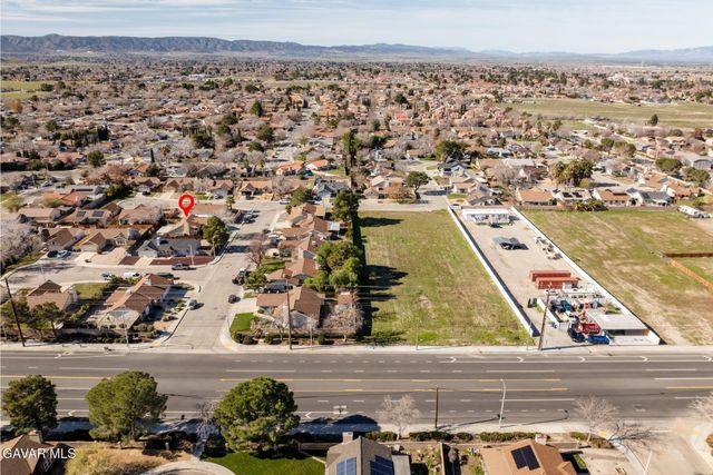 2028 W Avenue K10, Lancaster, CA 93536