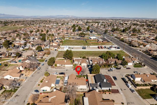 2028 W Avenue K10, Lancaster, CA 93536