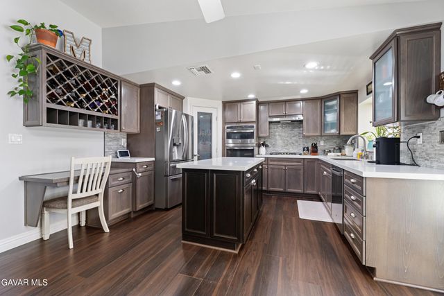 2028 W Avenue K10, Lancaster, CA 93536