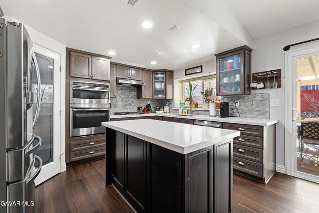 2028 W Avenue K10, Lancaster, CA 93536