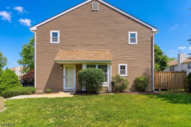 39 Canterbury Cir, Franklin Twp., NJ 08873