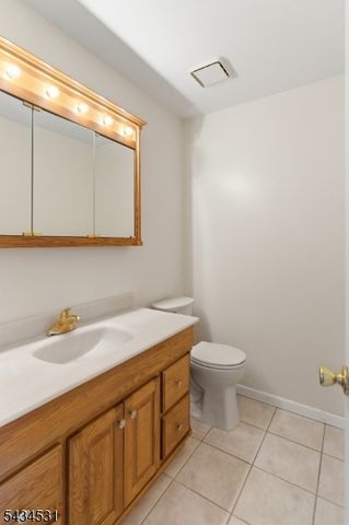 39 Canterbury Cir, Franklin Twp., NJ 08873