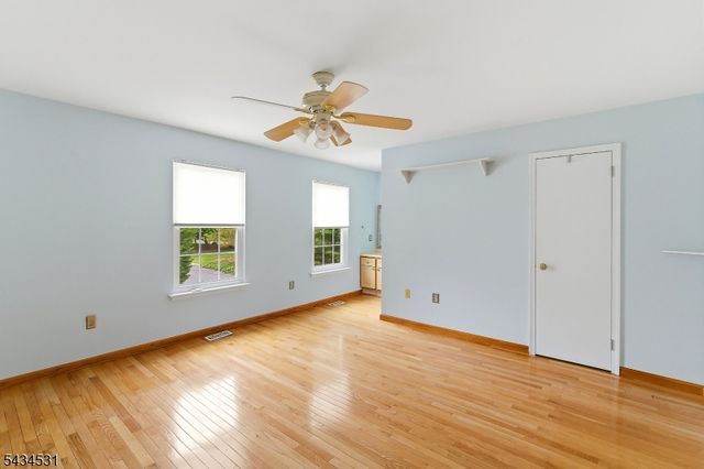 39 Canterbury Cir, Franklin Twp., NJ 08873