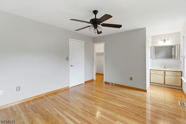 39 Canterbury Cir, Franklin Twp., NJ 08873
