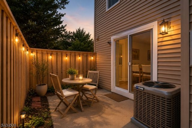 39 Canterbury Cir, Franklin Twp., NJ 08873