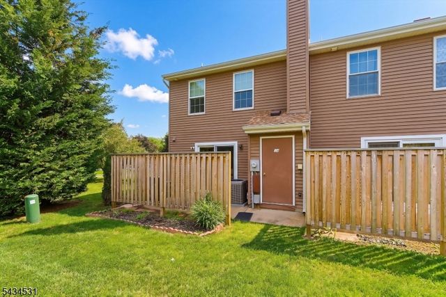 39 Canterbury Cir, Franklin Twp., NJ 08873