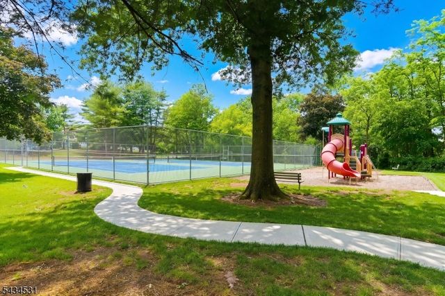39 Canterbury Cir, Franklin Twp., NJ 08873