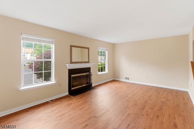 39 Canterbury Cir, Franklin Twp., NJ 08873