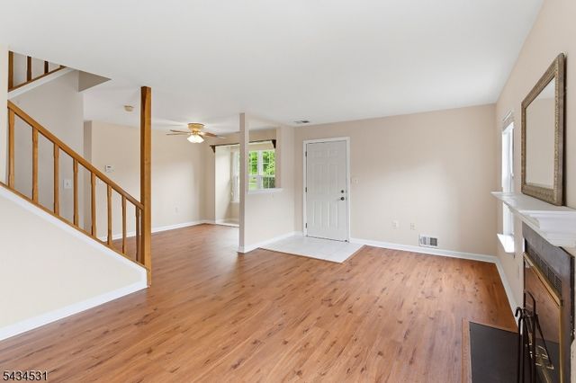 39 Canterbury Cir, Franklin Twp., NJ 08873