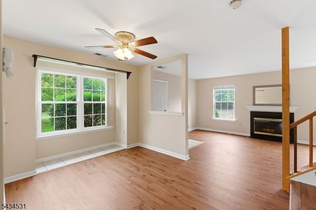 39 Canterbury Cir, Franklin Twp., NJ 08873