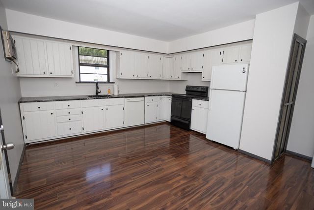 1080 BUTTONWOOD AVENUE, Bensalem, PA 19020