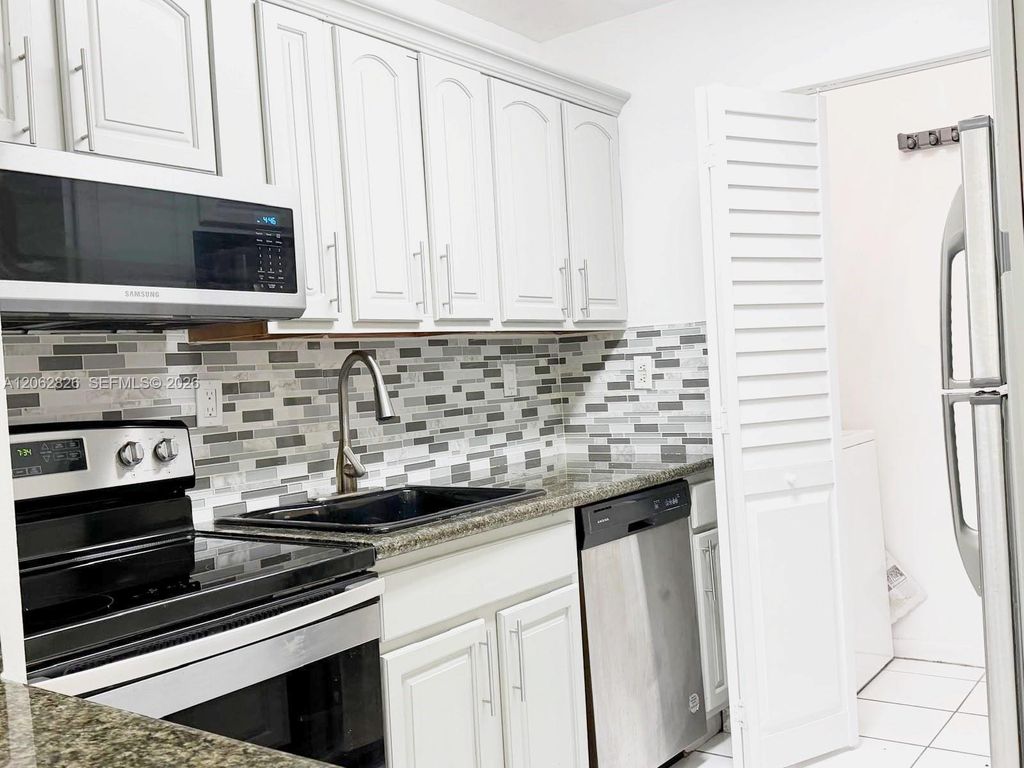 20681 NE 4th Pl 101, Miami, FL 33179