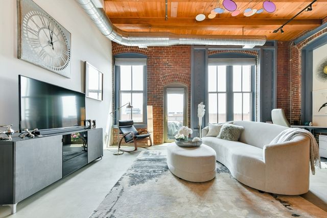 35 Channel Center St 206, Boston, MA 02210