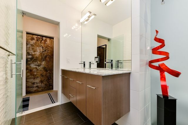 35 Channel Center St 206, Boston, MA 02210