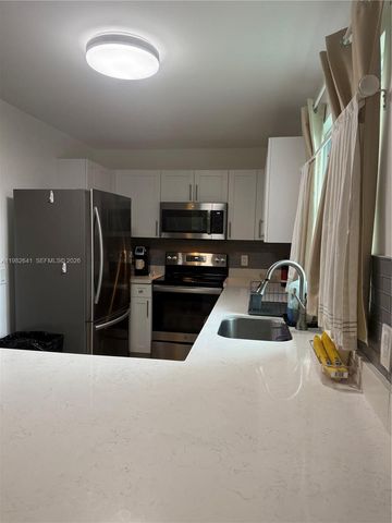 1432 NE 5th Ave 3, Fort Lauderdale, FL 33304