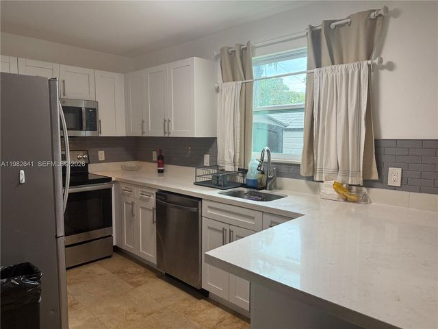 1432 NE 5th Ave 3, Fort Lauderdale, FL 33304