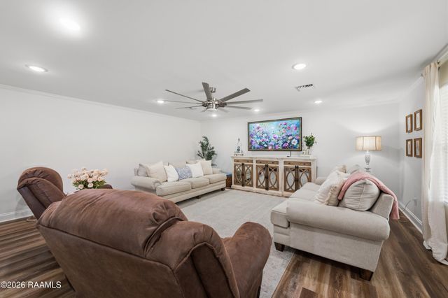 706 E E Street, Rayne, LA 70578