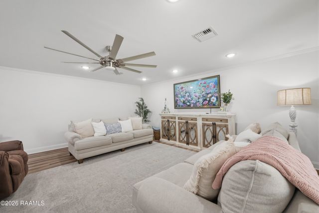 706 E E Street, Rayne, LA 70578