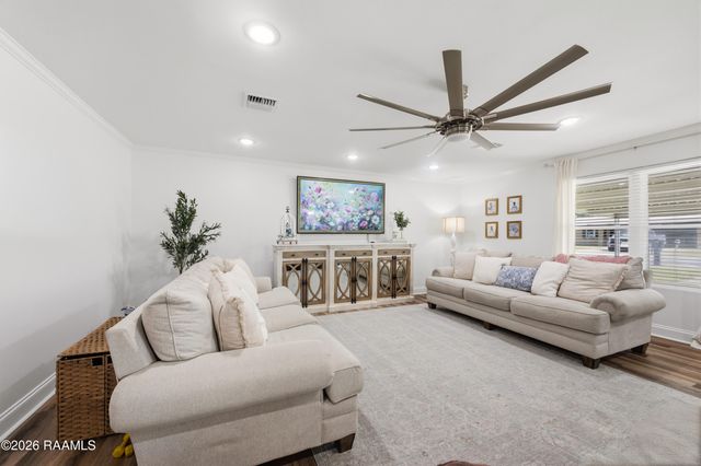 706 E E Street, Rayne, LA 70578