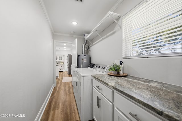 706 E E Street, Rayne, LA 70578