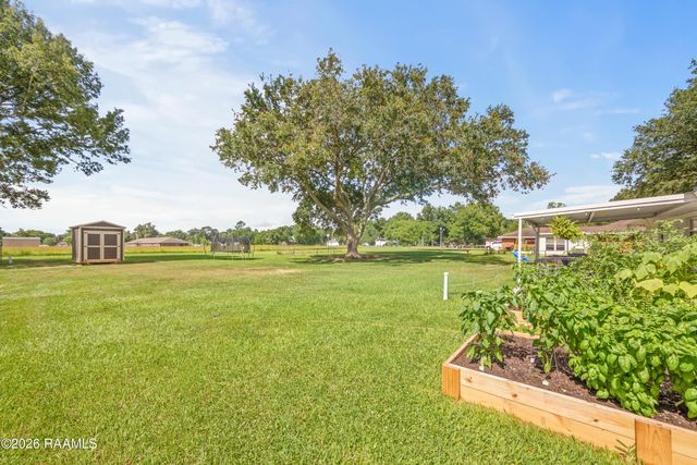 706 E E Street, Rayne, LA 70578