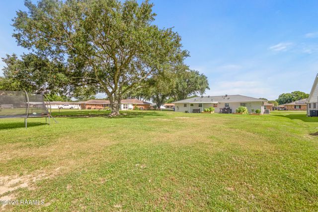 706 E E Street, Rayne, LA 70578