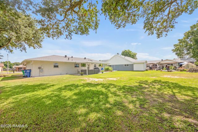 706 E E Street, Rayne, LA 70578