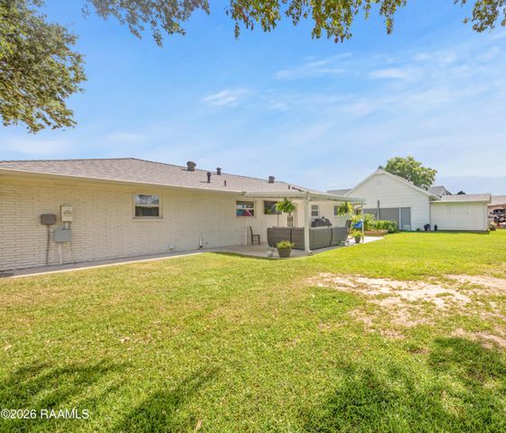 706 E E Street, Rayne, LA 70578