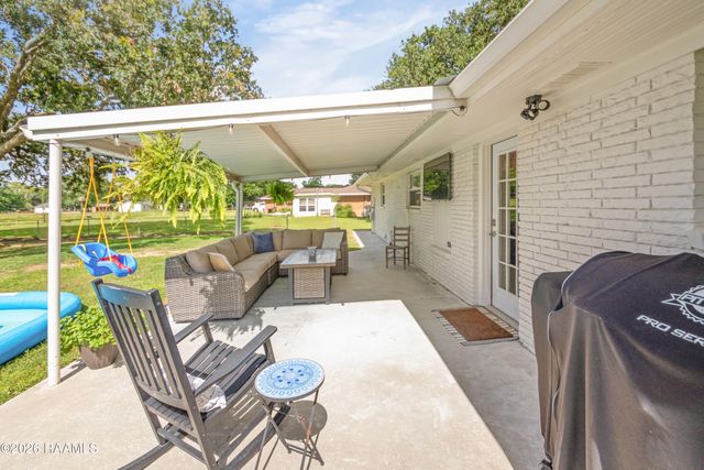 706 E E Street, Rayne, LA 70578
