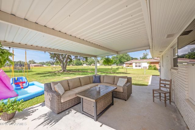 706 E E Street, Rayne, LA 70578