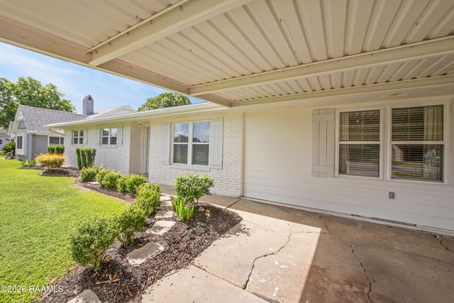 706 E E Street, Rayne, LA 70578