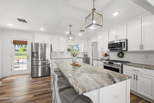 706 E E Street, Rayne, LA 70578