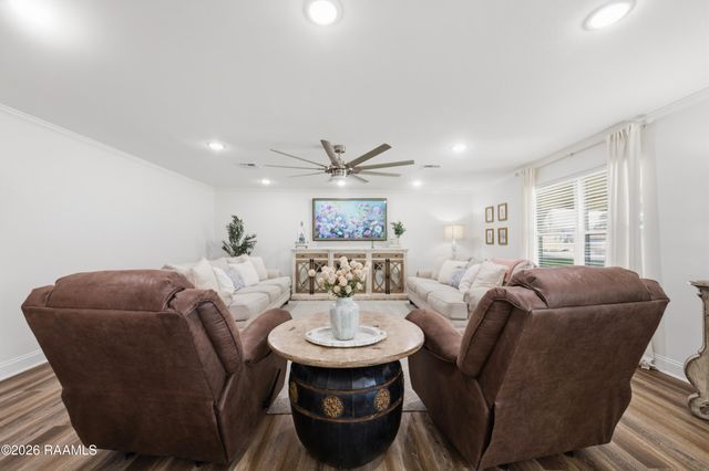 706 E E Street, Rayne, LA 70578