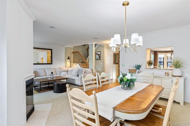 17 Sutton Place, Islip, NY 11751