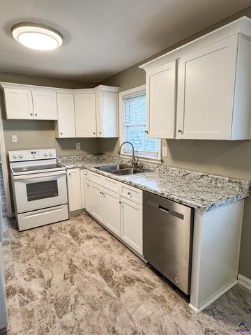 504 Sunset Dr, Warner Robins, GA 31008