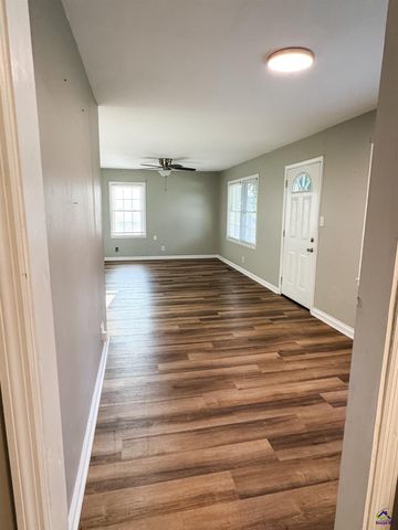 504 Sunset Dr, Warner Robins, GA 31008