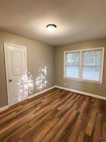 504 Sunset Dr, Warner Robins, GA 31008