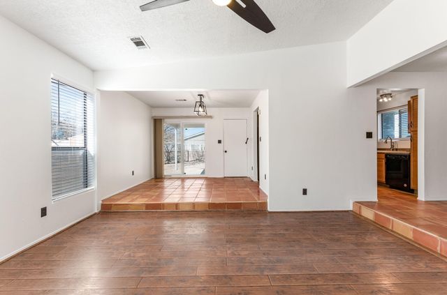 392 Pyrite Drive NE, Rio Rancho, NM 87124