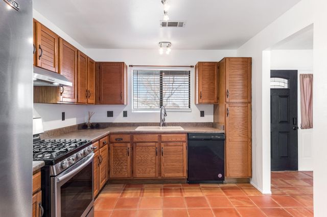 392 Pyrite Drive NE, Rio Rancho, NM 87124