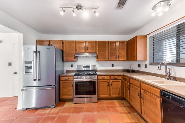 392 Pyrite Drive NE, Rio Rancho, NM 87124