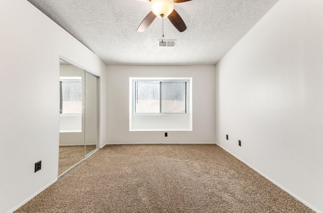 392 Pyrite Drive NE, Rio Rancho, NM 87124