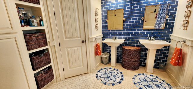 32548 S Cookson Bluff Road, Park Hill, OK 74451