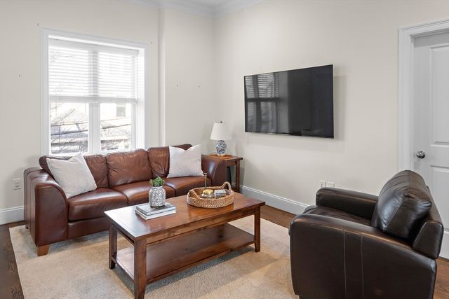 9-11 Ellwood St 4, Boston, MA 02129