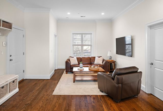 9-11 Ellwood St 4, Boston, MA 02129