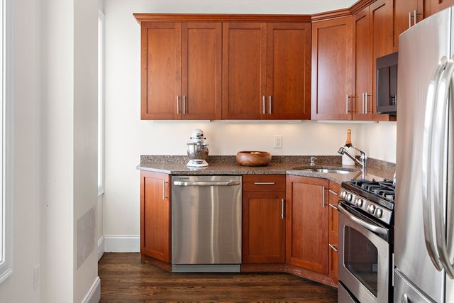 9-11 Ellwood St 4, Boston, MA 02129