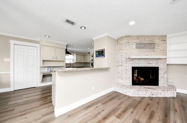 7631 Burning Hills Drive, Houston, TX 77071