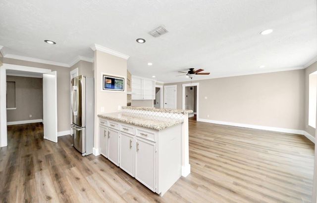 7631 Burning Hills Drive, Houston, TX 77071