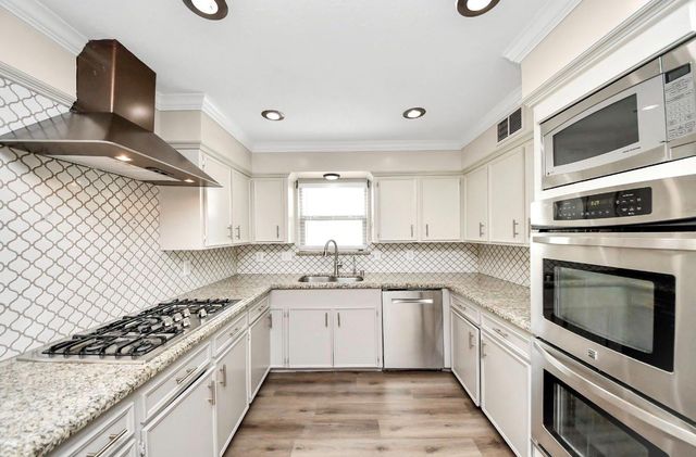 7631 Burning Hills Drive, Houston, TX 77071